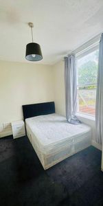 1 bedroom in a flat share to rent - Photo 3