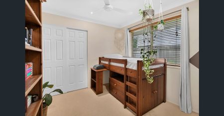 Charming Family Home with Pool - Photo 5