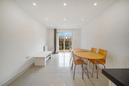 2 bedroom flat - Photo 5