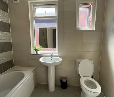 Room in a Shared House, Mora Road, NW2 - Photo 2