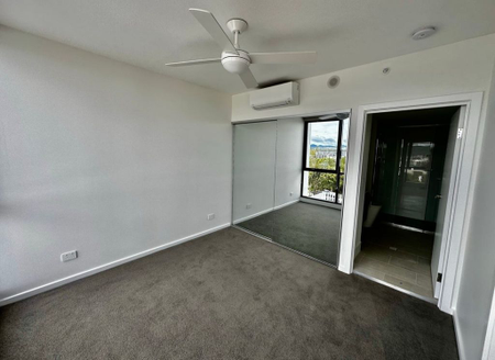 Modern 2-Bedroom Apartment with Resort-Style Facilities - Photo 4