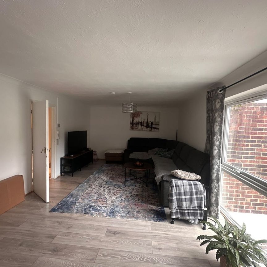 2 Bed Flat, Sheridan Court, CR0 - Photo 1