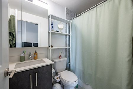 For Lease - 65 Oneida Crescent Unit# 811, Richmond Hill, Ontario - Photo 2