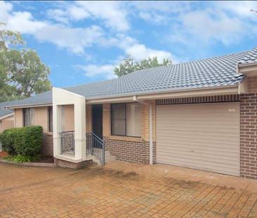 Beautiful Villa in Darcy Road Public School Catchment – With Whole-... - Photo 3