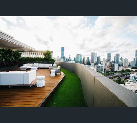 409/36 Lambert Street, Kangaroo Point, Qld 4169 - Photo 2