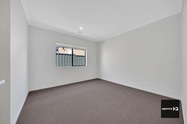 “Brand new Stunning Family Home with Modern Features” - Photo 1