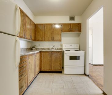 Large 1 Bedroom in Central Mississauga - Photo 6