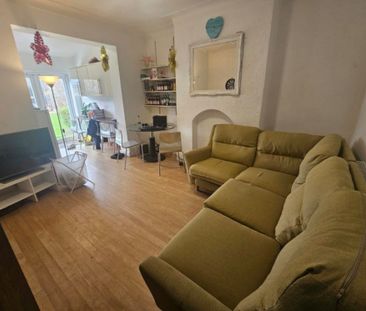 6 Bed - 3 Becketts Park Drive, Headingley, Leeds - LS6 3PD - Student - Photo 1