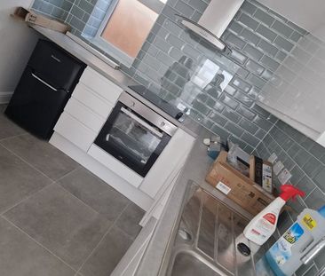 Studio Flat, Woodhouse Road, N12 - Photo 3