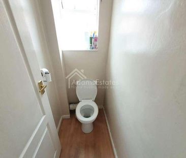 Wayne Close, Batley, WF17 - Photo 4