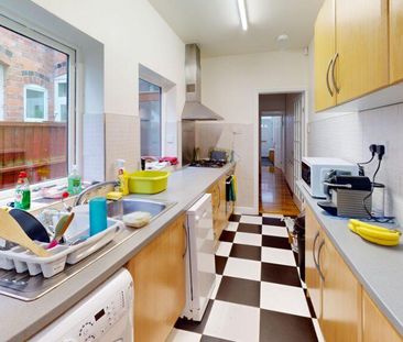 3 bedroom terraced house to rent - Photo 2