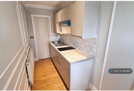 Studio to rent - Photo 2