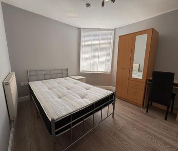 3 bedroom flat to rent - Photo 6