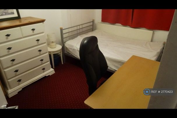 1 bedroom in a house share to rent - Photo 1