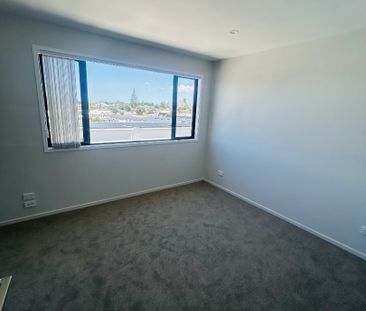 MANGERE BRIDGE, 3 BEDROOMS - Photo 3