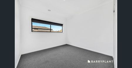 Freshly Painted & Meticulously Renovated in Prime Greenvale Location - Photo 3