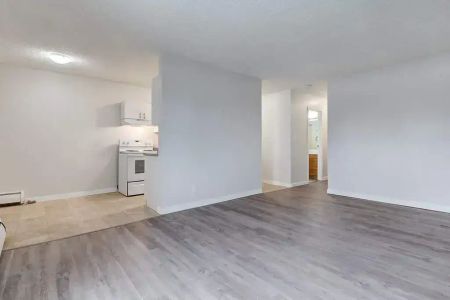 1 Bedroom - Photo 2