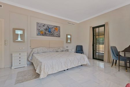 Detached Villa · Guadalmina Baja - Photo 3