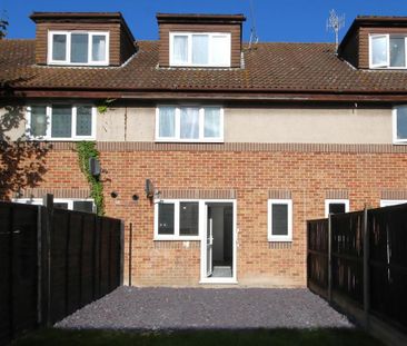 4 bedroom terraced house to rent - Photo 1