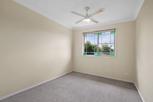 Century 21 the Paramount Group - Photo 1