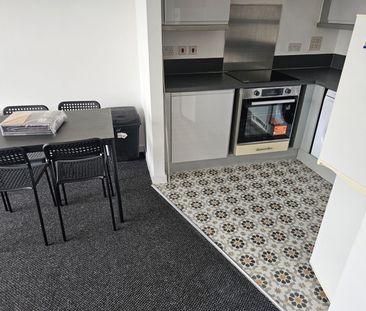 2 Bed Flat, Regal House, IG2 - Photo 6
