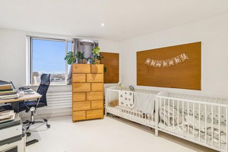 3 bedroom flat to rent - Photo 3