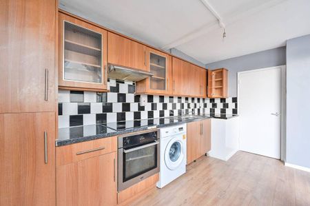 3 bedroom flat to rent - Photo 5