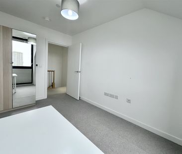 Forrester Way, London - Photo 3