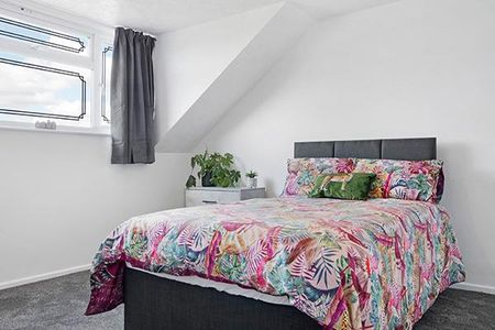 5 bedroom semi-detached house to rent - Photo 5