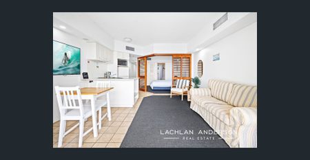 IMPECCABLE WATERFRONT LOCATION – WALK TO EVERYTHING - Photo 2