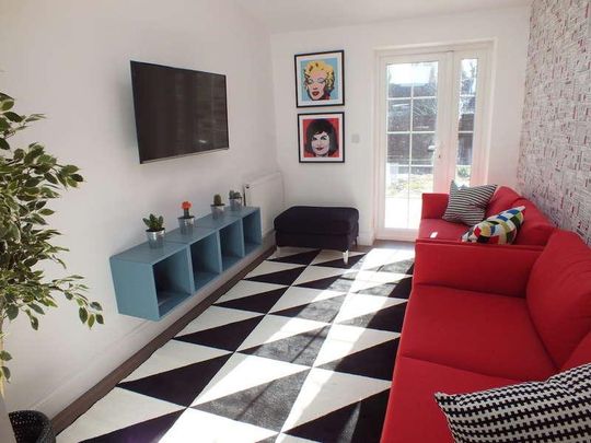 Lacewood Gardens, Reading, Berkshire, RG2 - Photo 1