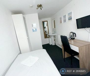 1 bedroom in a house share to rent - Photo 6