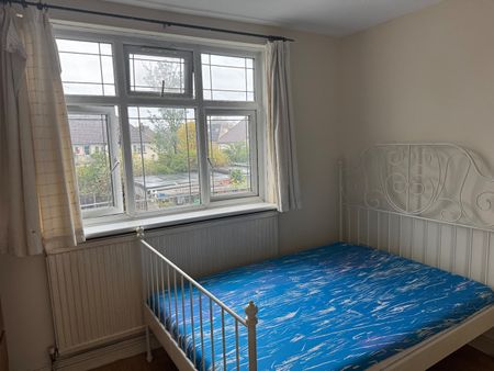 Room in a Shared House, Victor Grove, HA0 - Photo 2