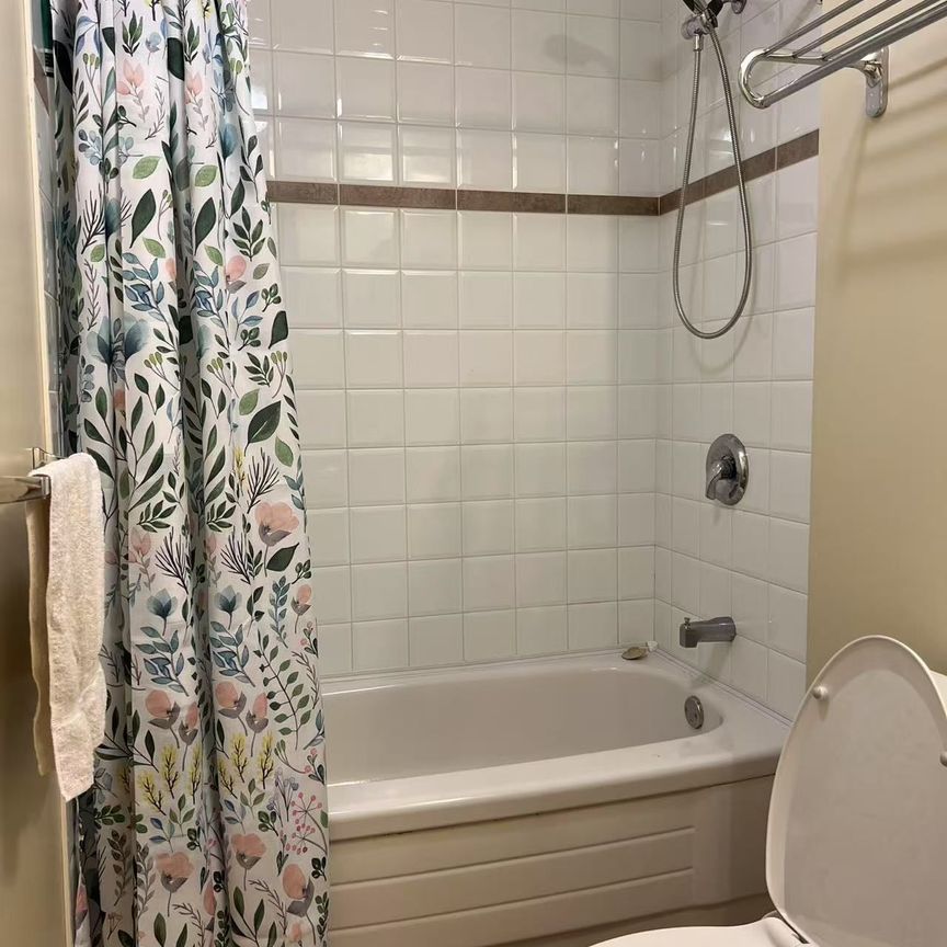 For Lease - 88 Park Crescent, Richmond Hill, Ontario - Photo 1