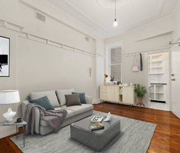 Charming Art Deco One-Bedroom Apartment - Photo 1
