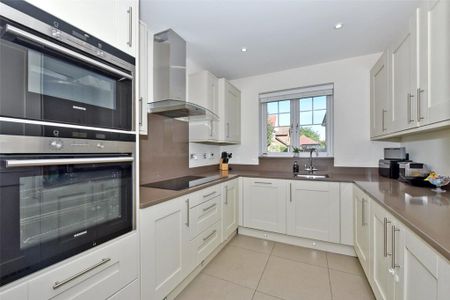 4 bedroom semi-detached house to rent - Photo 3