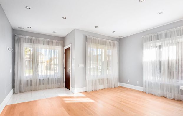 For Lease - 1050 Caven Street, Mississauga, Ontario - Photo 1