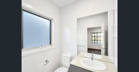 🏡 4-Bedroom House in Eynesbury - Photo 2