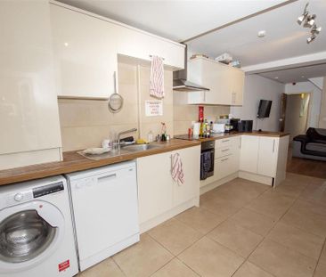 6 bedroom house to rent - Photo 3