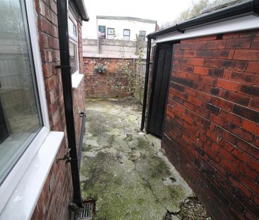 2 bedroom end of terrace house to rent - Photo 6