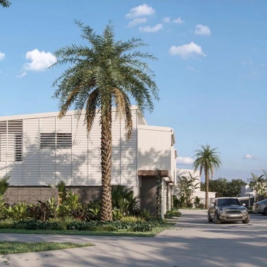 Stylish 2 Bedroom home with private court yard - Photo 1