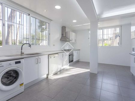 5 bedroom luxury Villa for rent in Paterna, Spain - Photo 2