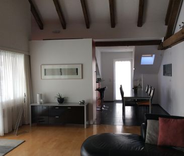 Sehr helle Dachwohnung mit schöner Terrasse und grossem Balkon - Photo 2