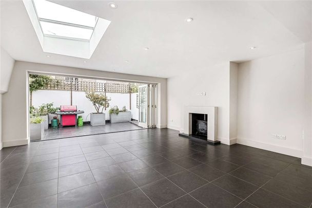 Parma Crescent, London, SW11 1LT - Photo 1