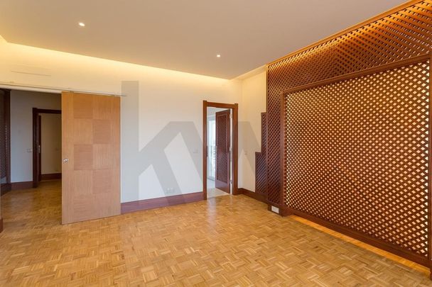 PAREDE, Lisbon - Photo 1