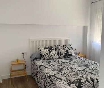 Alquiler de piso en Calle Hermanos Álvarez Quintero, 1 - Photo 2