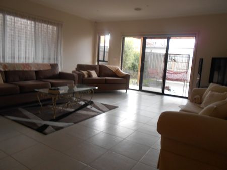 3/11 Tullamarina Avenue, Tullamarine VIC 3043 - Photo 3