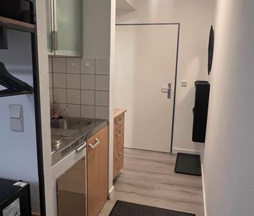 1 Zimmer Wohnung schöne Dachgeschoss renoviert - Foto 1