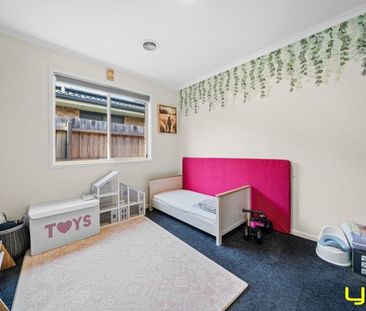 Spacious Family Living in a Prime Cranbourne West Location - Photo 6