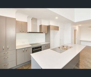 MODERN AND LOW MAINTENANCE LIVING IN THE HEART OF BARINGA - Photo 2